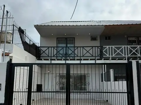 Dúplex en venta c/ cochera en Parque Luro