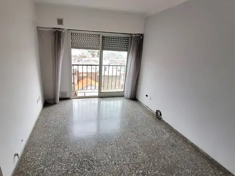 Hipolito Yrigoyen 2800, Piso 6