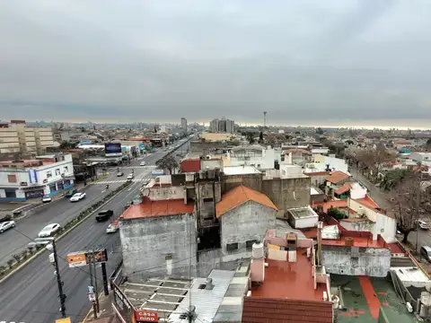 EXCELENTE UBICACIÓN "Hipólito Yrigoyen 2812", DEPARTAMENTO 3 AMBIENTES AL FRENTE EN LANUS