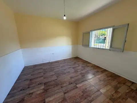 Depto Tipo Casa en Alquiler en Lanus, $ 700.000