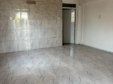 Casa 5 ambientes con 1 baño