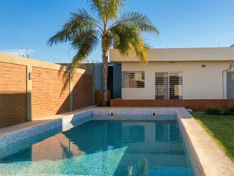 CASA CON QUINCHO Y PILETA B° PRIVADO SANTA LUCIA