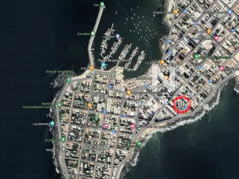 Terreno en primera Linea con vista al mar.