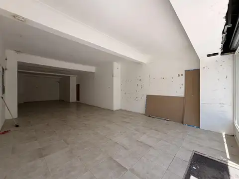 Rivadavia  3050,  lindero a Shopping Los Gallegos