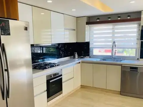 Villa Bosch: Impecable Piso 5 Amb. en Edificio Nivarna