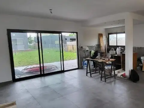 Casa en Alquiler en Pilar del Este - Santa Lucia, USD 1.100