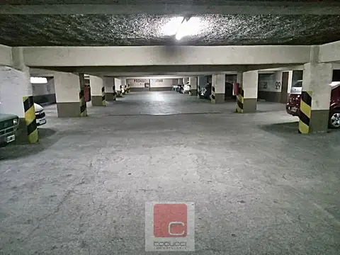 COCUCCI INMOBILIARIA VENDE cochera en el centro