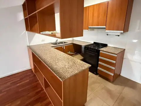 MOLDES 3000, Piso 1º