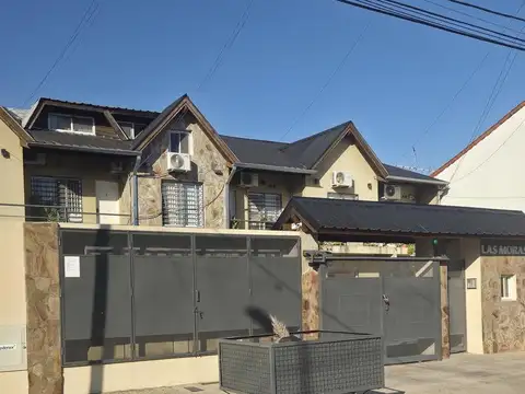Depto Tipo Casa en Venta con 2 cocheras