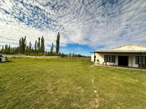 Terreno en venta en Las Paredes con pileta y quincho