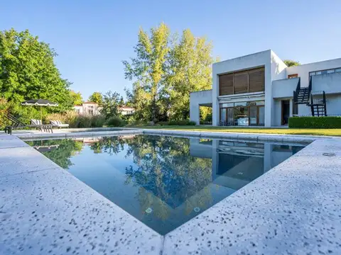 Casa en venta en Ayres del pilar en 3 plantas