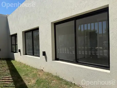 Casa 4 ambientes con 2 baños
