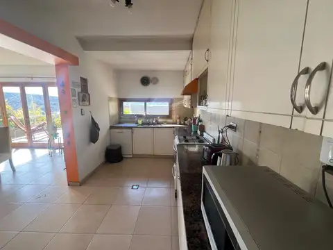 Casa 6 ambientes con 4 baños
