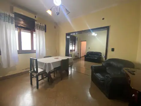 Casa 5 ambientes con 1 baño