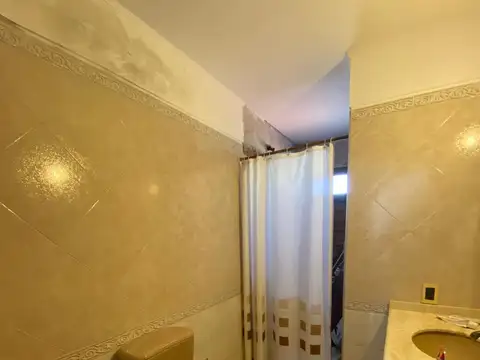 Casa 6 ambientes con 2 baños