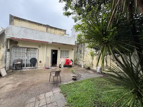 Casa con lote propio en Saenz Peña