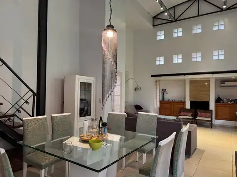 Casa 5 ambientes con 4 baños