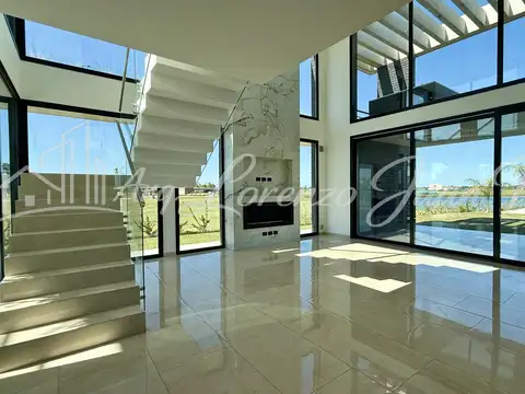 Casa en Venta con 2 cocheras