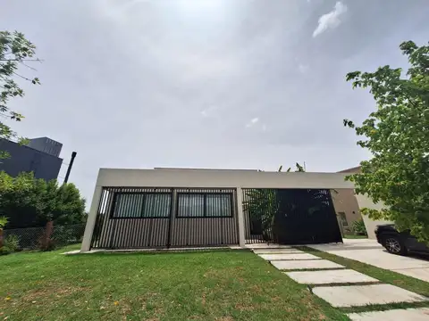 VENTA CASA 4 AMBIENTES BARRIO EL CANTÓN