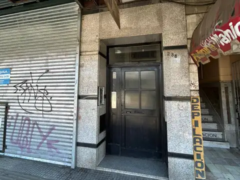 Departamento 2 ambientes interno en planta baja. Av Maipú 238, Florida.