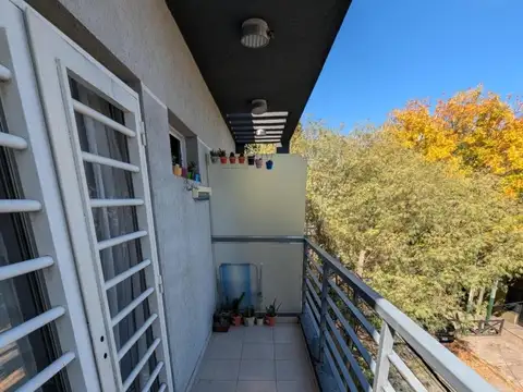 Sáenz Peña e/ Italia y Avenida Presidente Juan Domingo Perón