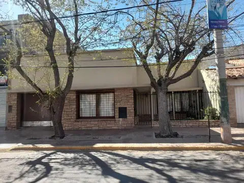 VENTA DE CASA + DEPARTAMENTO DORREGO GUAYMALLEN