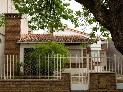 E. López 1100