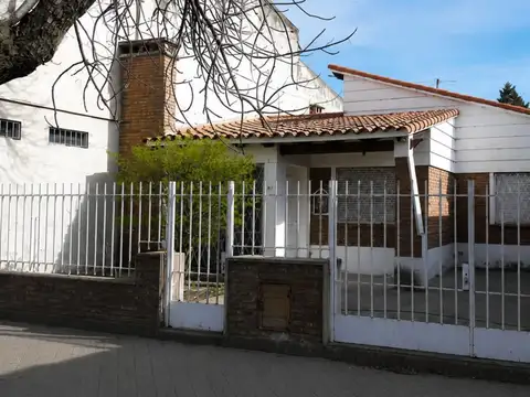 Excelente ubicación - Casa 3 dormitorios en Pérez