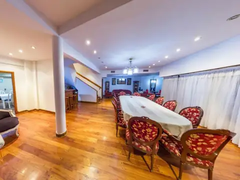 Casa 6 ambientes con 5 baños