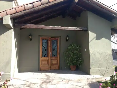 Casa en Venta con 2 cocheras
