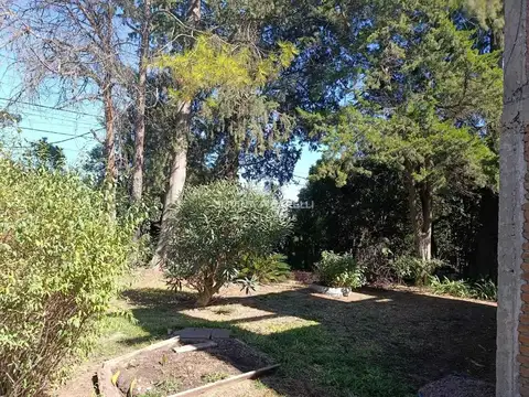 Venta Lote de 1080m2 con Construcción Avanzada y Casa Funcional BºSakura calle Luis Bernardez 1000