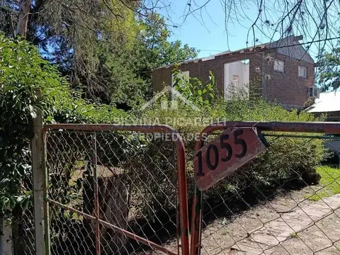 Venta Lote de 1080m2 con Construcción Avanzada y Casa Funcional BºSakura calle Luis Bernardez 1000