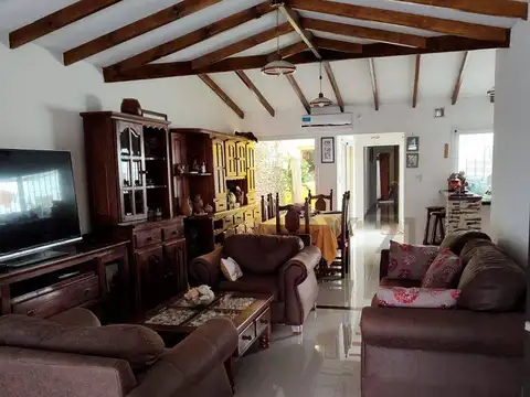 Sebastian Costa 300, Piso 0