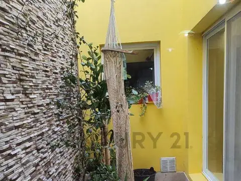 VENDEMOS CASA EN TRES ARROYOS CON AMPLIOS ESPACIOS Y EXCELENTE DISTRIBUCION