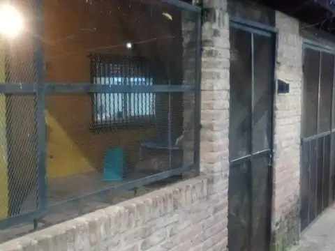 VENTA DE CASA DOS DORMITORIOS AMPLIO GARAJE ZONA NORTE