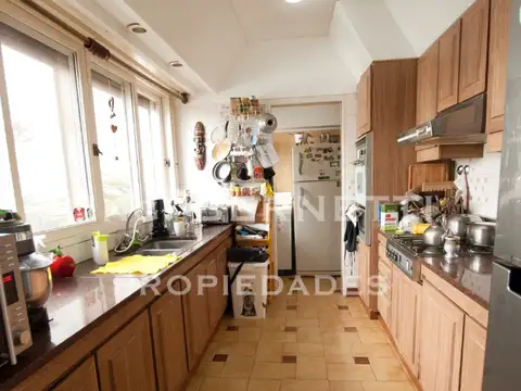 Casa 5 ambientes con 3 baños