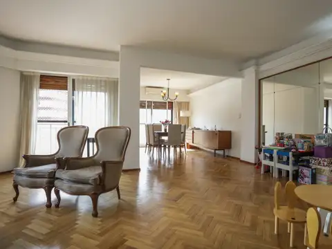 Excelente semipiso 3 amb con dependencia  cochera fija cubierta