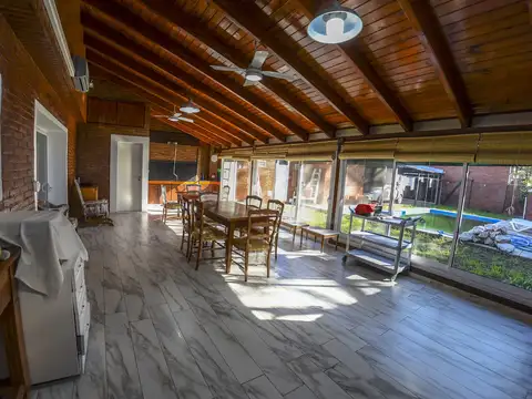 Casa en Venta con 2 cocheras