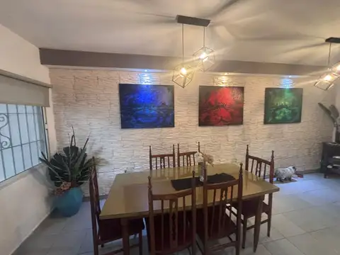 Casa 5 ambientes con 2 baños