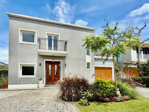 Casa en Venta en Adrogue, USD 300.000