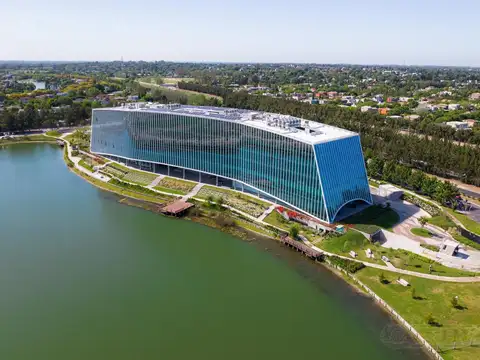 Av de los Lagos al 200