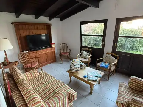 Casa 5 ambientes con 3 baños