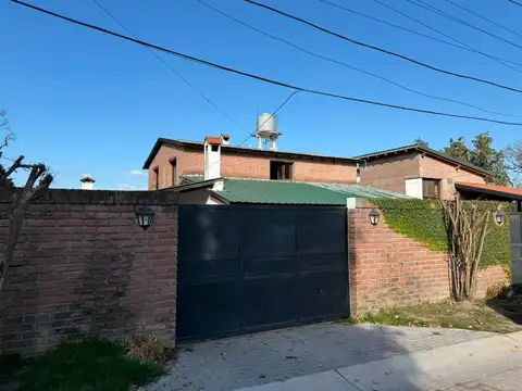 Exc Casa 4 Dorm Alq Esc/gge/jard/qcho/asad Guido