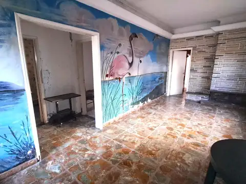 Casa 6 ambientes con 2 baños