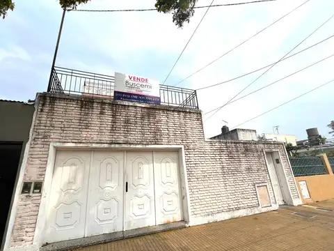 Casa en  venta Multifamiliar con cochera 6 ambientes en Villa Ballester
