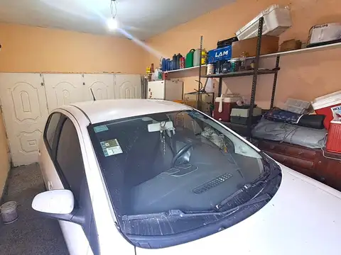 Casa 6 ambientes con 2 baños
