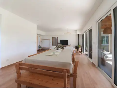 Casa 5 ambientes con 2 baños