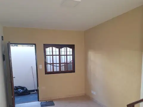 ALQUILER DUPLEX 3 AMBIENTES, CON PATIO