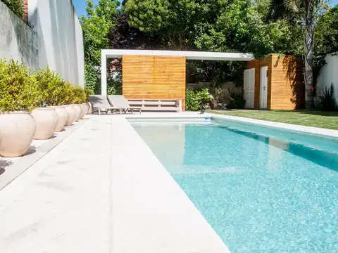 Casa en Venta con 4 cocheras