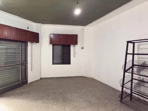 Local en Alquiler en Parque San Martín, $ 320.000